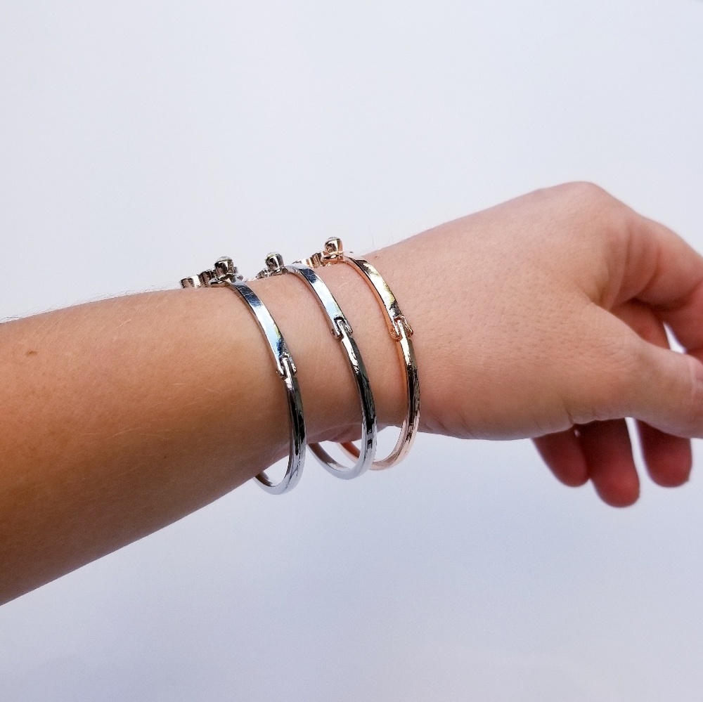 Four Leaf Clover Rose Gold Open Hinge Bangle - Picture 4 of 8
